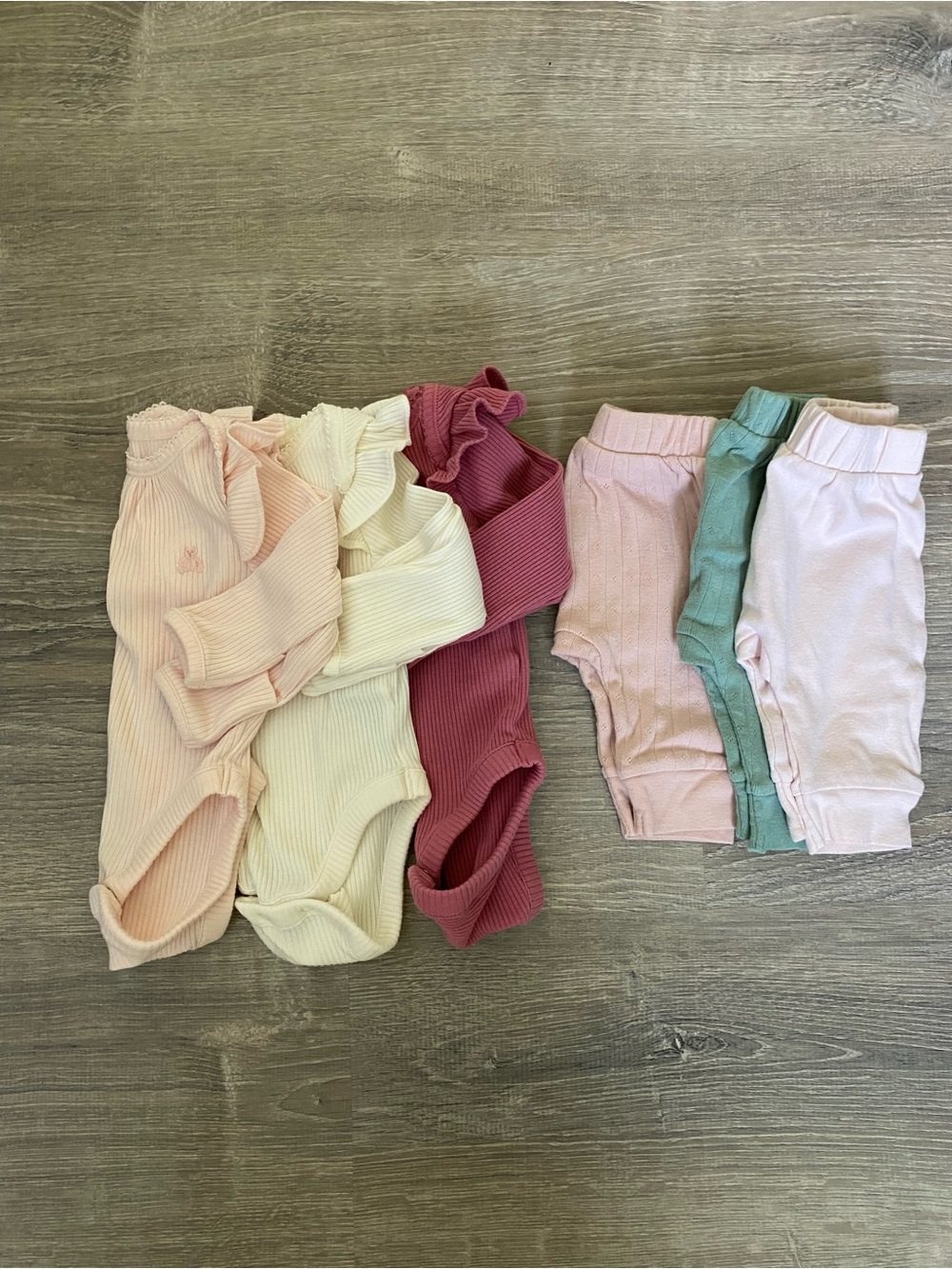 6 Piece 0-3 MO Lot! Gap Factory Ribbed Bodysuits & Cloud Island Legging Set
